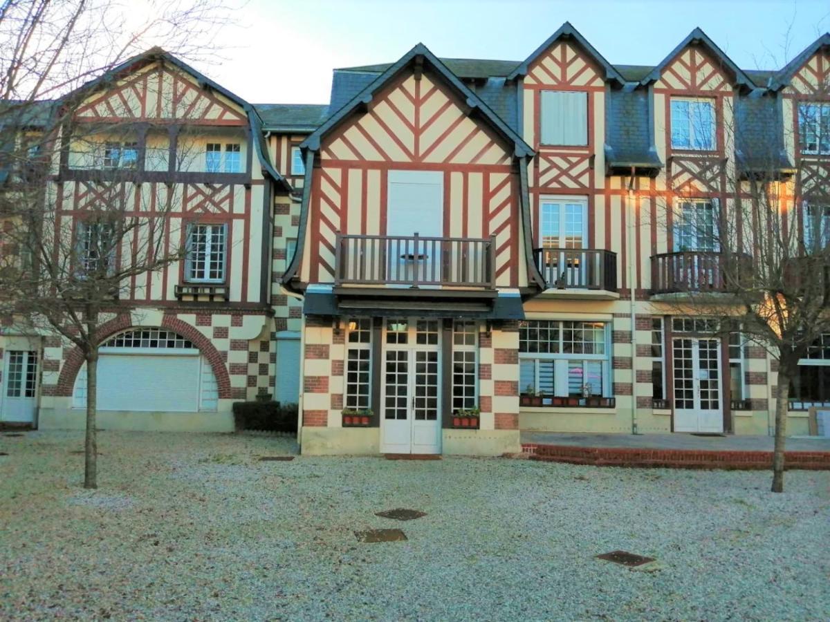 Le Petit Cabourg De La Cour Normande Studio Coeur De Ville -1 A 2 Personness Exteriér fotografie